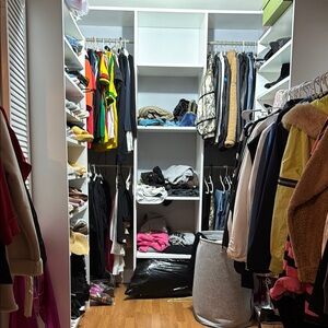 SAMS CLÓSET UNLISTED